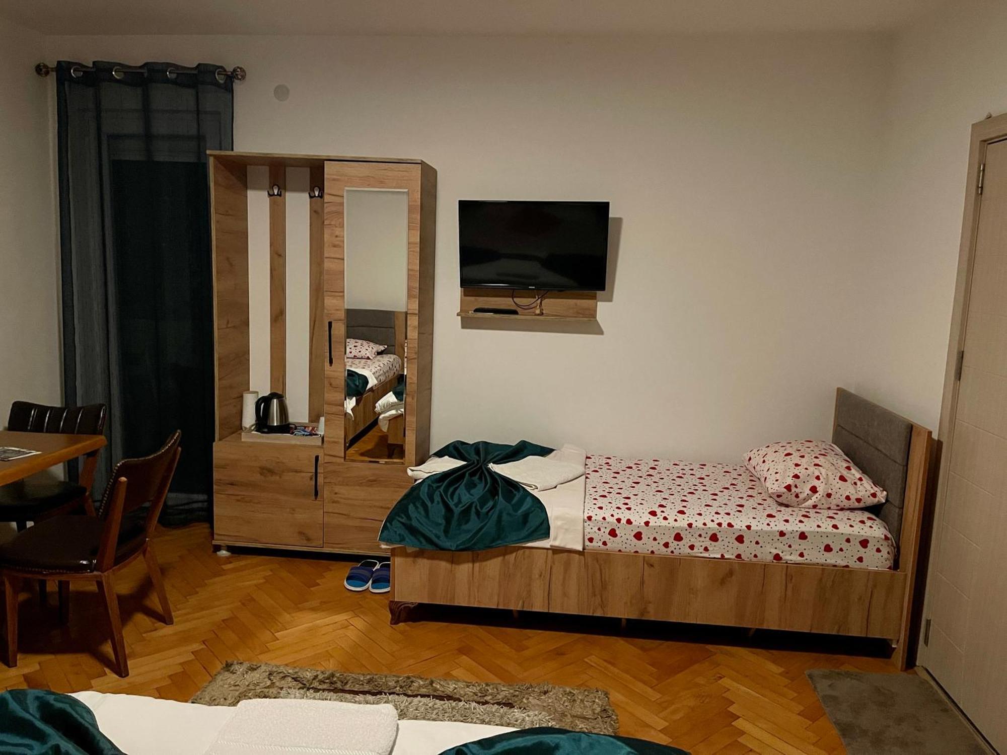Madigan'S Hotel Kosovo Polje Eksteriør bilde